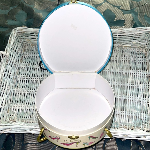 ROSANNA Boxed Set of 4 Stylish Salad Plates In Carrying case - High Heels shoes - Picture 6 of 13